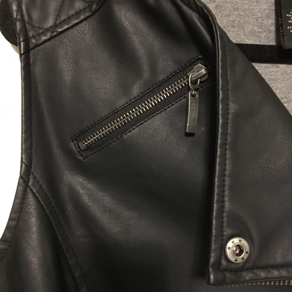 🌹HOST PICK🌹 NWT LANE BRYANT black zippered vest - Picture 2 of 8